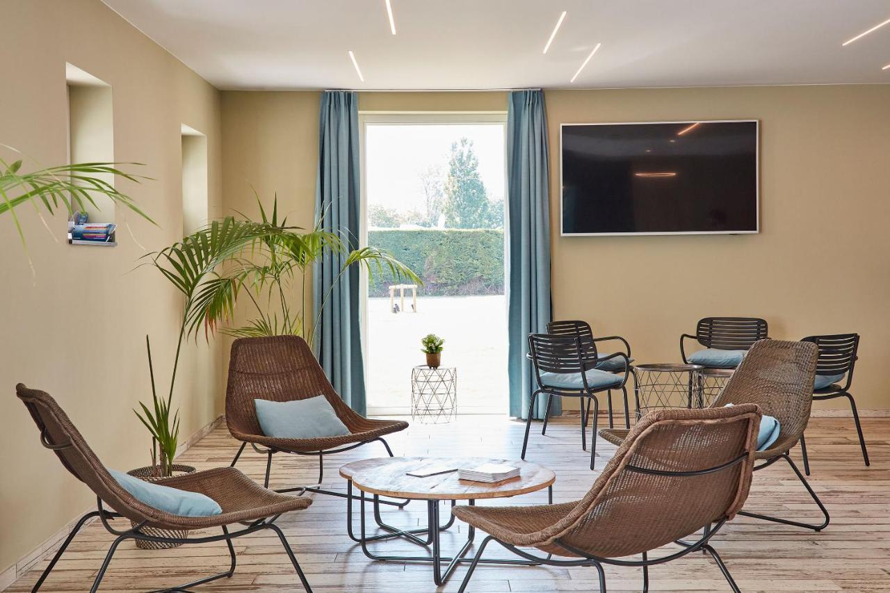 Holiday Suites ניופורט מראה חיצוני תמונה