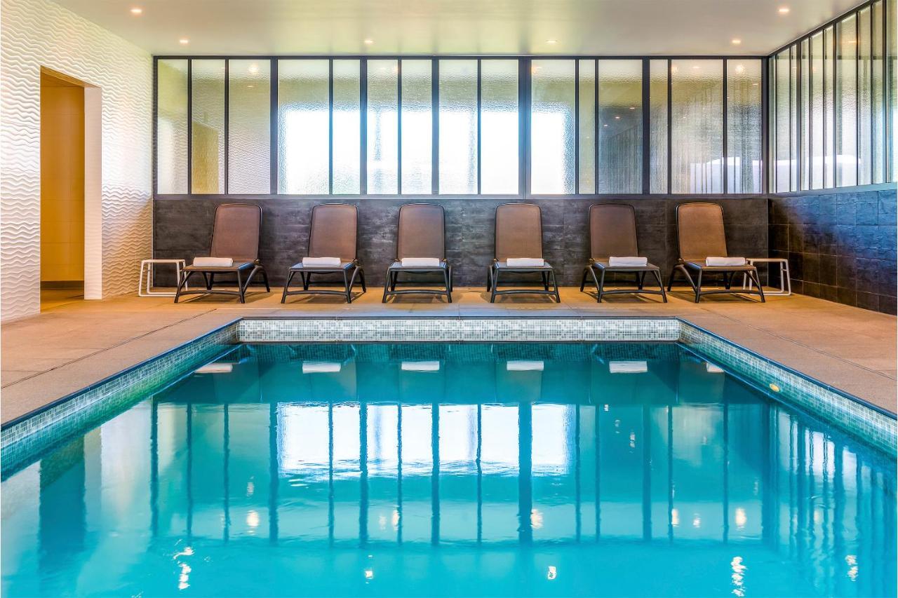 Holiday Suites ניופורט מראה חיצוני תמונה