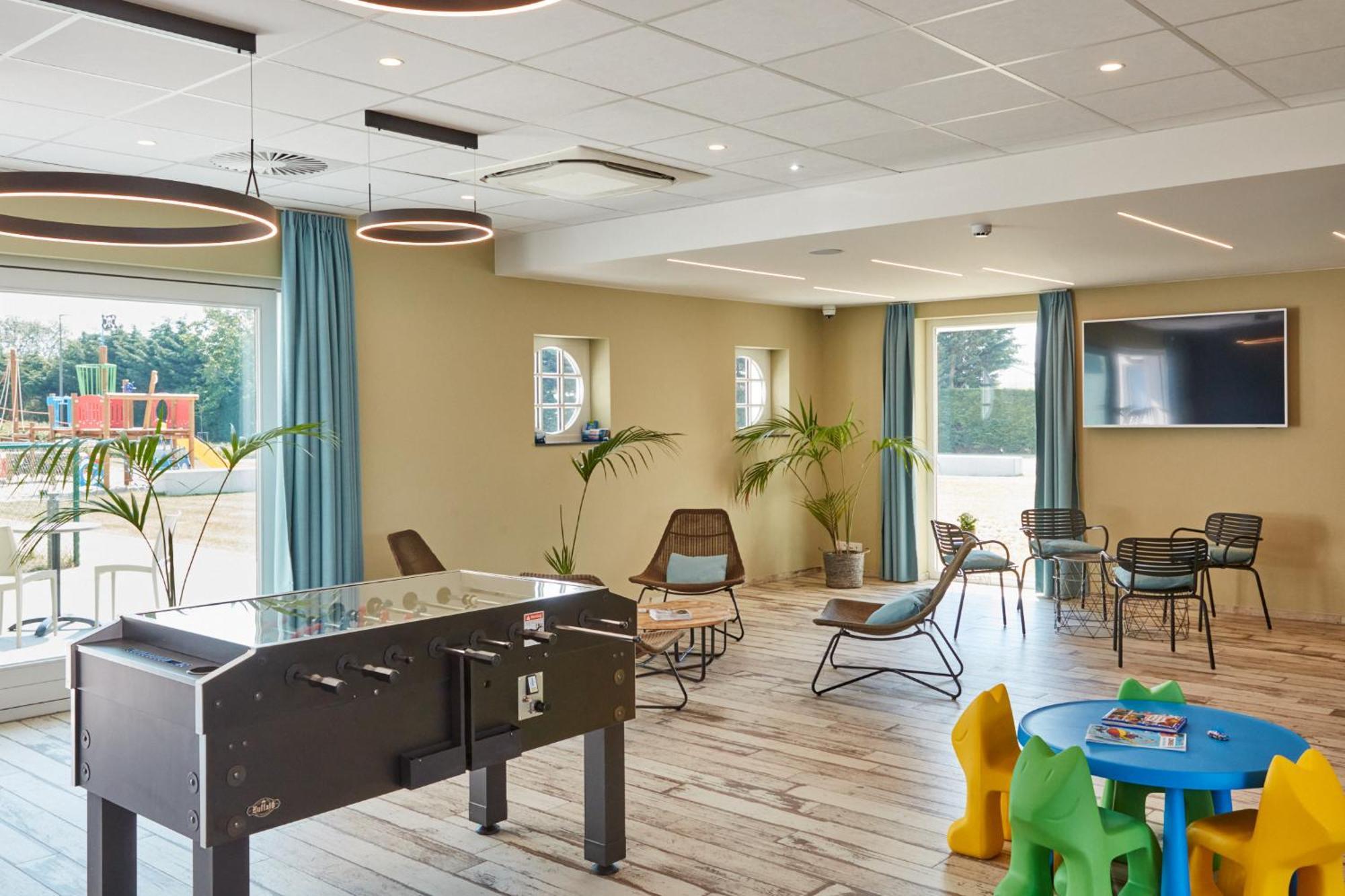 Holiday Suites ניופורט מראה חיצוני תמונה