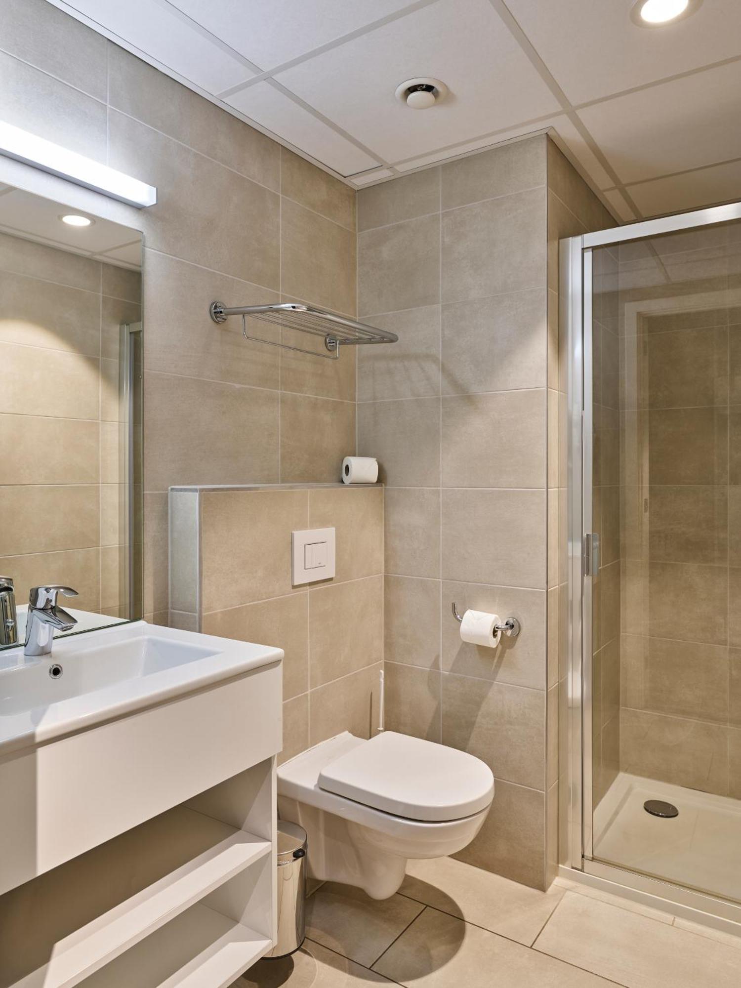 Holiday Suites ניופורט מראה חיצוני תמונה
